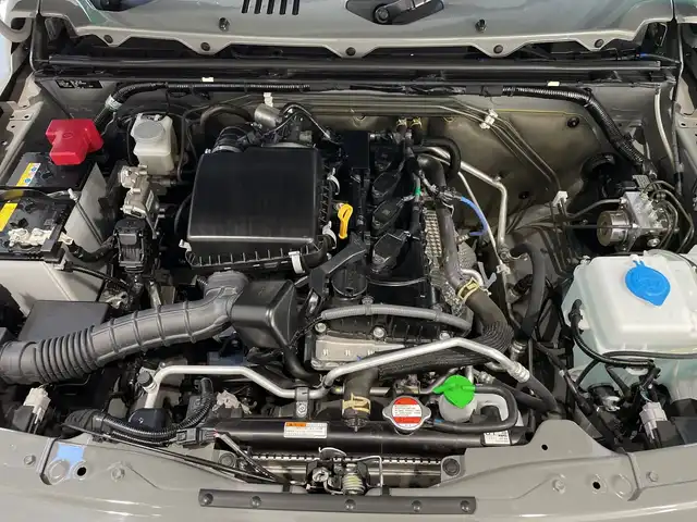 スズキ ジムニー シエラ JC 新潟県 2024(令6)年 0.8万km ミディアムグレー 4WD/デュアルセンサーブレーキサポート/サイドステップ/純正ディスプレイオーディオ/　CD/DVD/Bluetooth/バックカメラ/クルーズコントロール/LEDオートライト/シートヒーター/純正15インチアルミホイール/前後ドラレコ/電格ミラー/ウィンカーミラー/レーンキープアシスト/サイドスカート/スマートキー/ビルトインETC