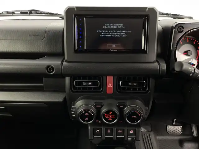 スズキ ジムニー シエラ JC 新潟県 2024(令6)年 0.8万km ミディアムグレー 4WD/デュアルセンサーブレーキサポート/サイドステップ/純正ディスプレイオーディオ/　CD/DVD/Bluetooth/バックカメラ/クルーズコントロール/LEDオートライト/シートヒーター/純正15インチアルミホイール/前後ドラレコ/電格ミラー/ウィンカーミラー/レーンキープアシスト/サイドスカート/スマートキー/ビルトインETC