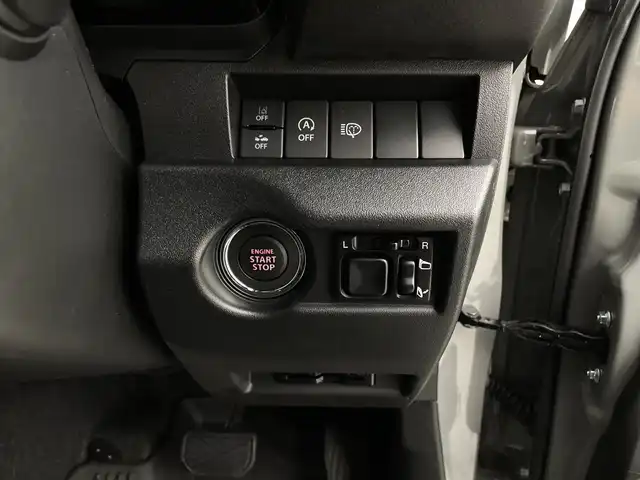 スズキ ジムニー シエラ JC 新潟県 2024(令6)年 0.8万km ミディアムグレー 4WD/デュアルセンサーブレーキサポート/サイドステップ/純正ディスプレイオーディオ/　CD/DVD/Bluetooth/バックカメラ/クルーズコントロール/LEDオートライト/シートヒーター/純正15インチアルミホイール/前後ドラレコ/電格ミラー/ウィンカーミラー/レーンキープアシスト/サイドスカート/スマートキー/ビルトインETC