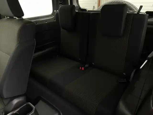 スズキ ジムニー シエラ JC 新潟県 2024(令6)年 0.8万km ミディアムグレー 4WD/デュアルセンサーブレーキサポート/サイドステップ/純正ディスプレイオーディオ/　CD/DVD/Bluetooth/バックカメラ/クルーズコントロール/LEDオートライト/シートヒーター/純正15インチアルミホイール/前後ドラレコ/電格ミラー/ウィンカーミラー/レーンキープアシスト/サイドスカート/スマートキー/ビルトインETC
