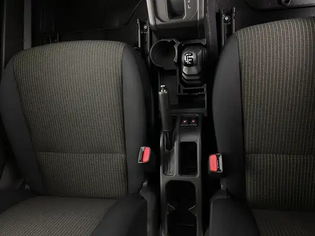 スズキ ジムニー シエラ JC 新潟県 2024(令6)年 0.8万km ミディアムグレー 4WD/デュアルセンサーブレーキサポート/サイドステップ/純正ディスプレイオーディオ/　CD/DVD/Bluetooth/バックカメラ/クルーズコントロール/LEDオートライト/シートヒーター/純正15インチアルミホイール/前後ドラレコ/電格ミラー/ウィンカーミラー/レーンキープアシスト/サイドスカート/スマートキー/ビルトインETC
