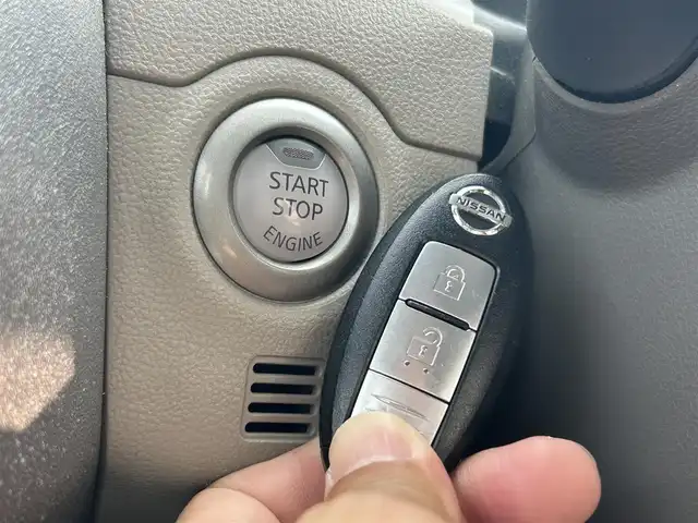 日産 マーチ 12X 鹿児島県 2011(平23)年 8.5万km ピンク オートライト/アイドリングストップ/ヘッドライトレベライザー/プッシュスタート/パワーステアリング/パワーウィンドウ/CDチェンジャー/AUX/社外フロアマット/ABS/盗難防止装置/ETC/スマートキー