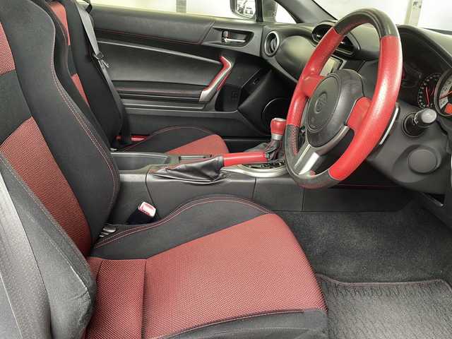 トヨタ ８６ GT 福島県 2012(平24)年 7.8万km クリスタルブラックシリカ 登録時走行距離：77674km/純正SDナビ/ (フルセグTV/BT/CD/DVD/AM/FM)/プッシュスタート/MTモード付AT/ETC/革巻きステアリング/パドルシフト/純正フロアマット/電動格納ミラー/純正17インチAW/オートライト/横滑り防止装置/スマートキー/スペアキー×１/保証書/取扱説明書