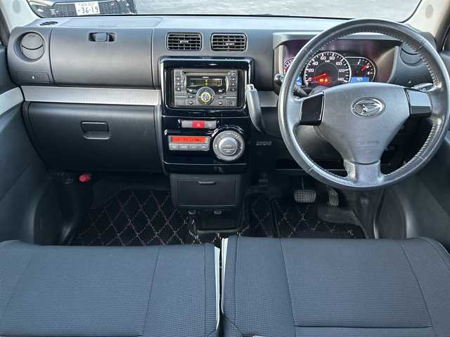 ダイハツ ムーヴ コンテ カスタム RS 山梨県 2013(平25)年 6.7万km ブラックマイカメタリック ４ＷＤ　/ターボ　/社外アルミホイール　/ベンチシート　/キセノンライト　/フォグライト　/アイドリングストップ　/ＣＤ　/リモコンキー