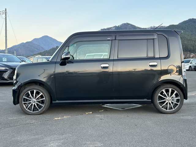 ダイハツ ムーヴ コンテ カスタム RS 山梨県 2013(平25)年 6.7万km ブラックマイカメタリック ４ＷＤ　/ターボ　/社外アルミホイール　/ベンチシート　/キセノンライト　/フォグライト　/アイドリングストップ　/ＣＤ　/リモコンキー