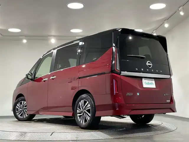 日産 セレナ e－パワー ハイウェイスター V 愛知県 2023(令5)年 0.5万km 赤／黒 純正12.3インチカラーディスプレイ/・TV/AM/FM/Bluetooth/USB///Android Auto/Apple CarPlay/LEDヘッドライトシステム/運転支援インテリジェットクルーズ/・車間維持/側方後方/ハンドル/緊急/駐車/アラウンドビューモニター/スマートルームミラー/ワイヤレス充電/ビルトインETC2.0/プロパイロット/衝突軽減ブレーキ/両側パワースライドドア/純正アルミホイール/１００V電源/USB接続