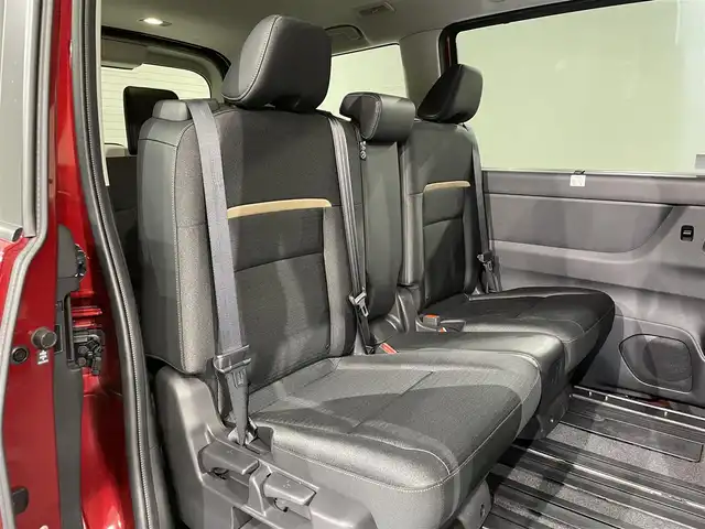 日産 セレナ e－パワー ハイウェイスター V 愛知県 2023(令5)年 0.5万km 赤／黒 純正12.3インチカラーディスプレイ/・TV/AM/FM/Bluetooth/USB///Android Auto/Apple CarPlay/LEDヘッドライトシステム/運転支援インテリジェットクルーズ/・車間維持/側方後方/ハンドル/緊急/駐車/アラウンドビューモニター/スマートルームミラー/ワイヤレス充電/ビルトインETC2.0/プロパイロット/衝突軽減ブレーキ/両側パワースライドドア/純正アルミホイール/１００V電源/USB接続