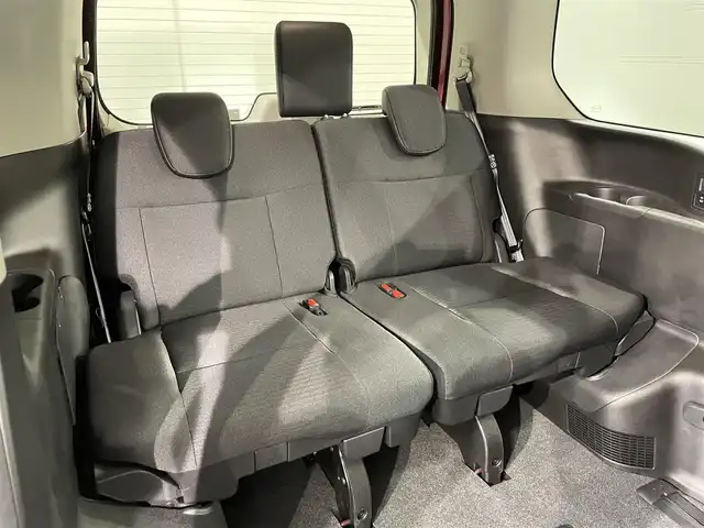 日産 セレナ e－パワー ハイウェイスター V 愛知県 2023(令5)年 0.5万km 赤／黒 純正12.3インチカラーディスプレイ/・TV/AM/FM/Bluetooth/USB///Android Auto/Apple CarPlay/LEDヘッドライトシステム/運転支援インテリジェットクルーズ/・車間維持/側方後方/ハンドル/緊急/駐車/アラウンドビューモニター/スマートルームミラー/ワイヤレス充電/ビルトインETC2.0/プロパイロット/衝突軽減ブレーキ/両側パワースライドドア/純正アルミホイール/１００V電源/USB接続
