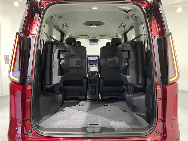 日産 セレナ e－パワー ハイウェイスター V 愛知県 2023(令5)年 0.5万km 赤／黒 純正12.3インチカラーディスプレイ/・TV/AM/FM/Bluetooth/USB///Android Auto/Apple CarPlay/LEDヘッドライトシステム/運転支援インテリジェットクルーズ/・車間維持/側方後方/ハンドル/緊急/駐車/アラウンドビューモニター/スマートルームミラー/ワイヤレス充電/ビルトインETC2.0/プロパイロット/衝突軽減ブレーキ/両側パワースライドドア/純正アルミホイール/１００V電源/USB接続
