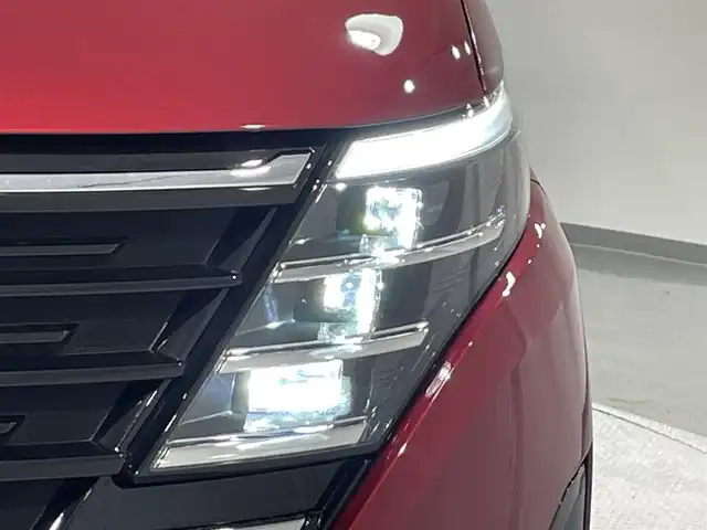 日産 セレナ e－パワー ハイウェイスター V 愛知県 2023(令5)年 0.5万km 赤／黒 純正12.3インチカラーディスプレイ/・TV/AM/FM/Bluetooth/USB///Android Auto/Apple CarPlay/LEDヘッドライトシステム/運転支援インテリジェットクルーズ/・車間維持/側方後方/ハンドル/緊急/駐車/アラウンドビューモニター/スマートルームミラー/ワイヤレス充電/ビルトインETC2.0/プロパイロット/衝突軽減ブレーキ/両側パワースライドドア/純正アルミホイール/１００V電源/USB接続