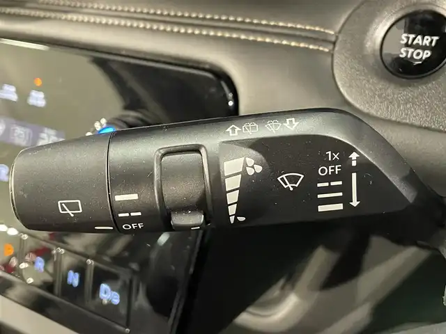 日産 セレナ e－パワー ハイウェイスター V 愛知県 2023(令5)年 0.5万km 赤／黒 純正12.3インチカラーディスプレイ/・TV/AM/FM/Bluetooth/USB///Android Auto/Apple CarPlay/LEDヘッドライトシステム/運転支援インテリジェットクルーズ/・車間維持/側方後方/ハンドル/緊急/駐車/アラウンドビューモニター/スマートルームミラー/ワイヤレス充電/ビルトインETC2.0/プロパイロット/衝突軽減ブレーキ/両側パワースライドドア/純正アルミホイール/１００V電源/USB接続