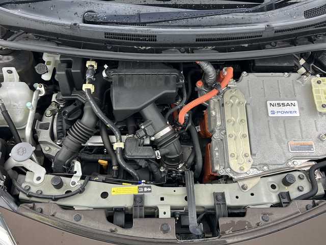 日産 ノート e－パワー メダリスト 宮城県 2016(平28)年 1.9万km インペリアルアンバーP 禁煙車/ワンオーナー/エマージェンシーブレーキ/アラウンドビューモニター/車線逸脱警報/オートハイビーム/コーナーセンサーF.R/純正SDナビ/CD.DVD.BTSD/フルセグTV/ハーフレザーシート/ドライブレコーダー/デジタルインナーミラー/ETC/LEDヘッドライト/フォグランプ/ステアリングスイッチ/アイドリングストップ/横滑り防止機能/プッシュスタート/スマートキー×2/純正15インチAW/純正フロアマッド