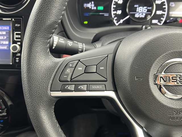 日産 ノート e－パワー メダリスト 宮城県 2016(平28)年 1.9万km インペリアルアンバーP 禁煙車/ワンオーナー/エマージェンシーブレーキ/アラウンドビューモニター/車線逸脱警報/オートハイビーム/コーナーセンサーF.R/純正SDナビ/CD.DVD.BTSD/フルセグTV/ハーフレザーシート/ドライブレコーダー/デジタルインナーミラー/ETC/LEDヘッドライト/フォグランプ/ステアリングスイッチ/アイドリングストップ/横滑り防止機能/プッシュスタート/スマートキー×2/純正15インチAW/純正フロアマッド