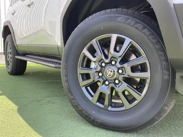 トヨタ ランドクルーザー ２５０ VX 香川県 2024(令6)年 0.1万km プラチナホワイトパールマイカ トヨタセーフティーセンス/・プリクラッシュ/・LTA/トヨタチームメイトADドライブ（OP）/緊急操舵支援/フロントクロストラフィックアラート/レーンチェンジアシスト/純正12.3インチDA/床下透過パノラミックビュー/プレミアムサウンド10スピーカー/電動ムーンルーフ/レザーシート/シートヒーター/ベンチレーション/パワーシート/革巻きステアリング/ステアリングヒーター/ステアリングリモコン/レーダークルーズ/LEDライト/パワーバックドア/デジタルインナーミラー/スマートキー/プッシュスタート