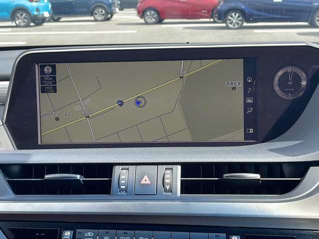 レクサス ＥＳ 300h Fスポーツ 福岡県 2020(令2)年 5.9万km ホワイトノーヴァガラスフレーク 純正メモリナビ/バックカメラ/Bluetooth/CD/DVD再生機能有/フルセグTV/サンルーフ/パワーバックドア/コーナーセンサー/純正アルミホイール/純正フロアマット/オートクルーズコントロール/ドラレコ