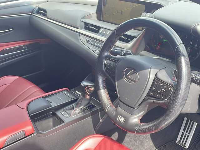 レクサス ＥＳ 300h Fスポーツ 福岡県 2020(令2)年 5.9万km ホワイトノーヴァガラスフレーク 純正メモリナビ/バックカメラ/Bluetooth/CD/DVD再生機能有/フルセグTV/サンルーフ/パワーバックドア/コーナーセンサー/純正アルミホイール/純正フロアマット/オートクルーズコントロール/ドラレコ