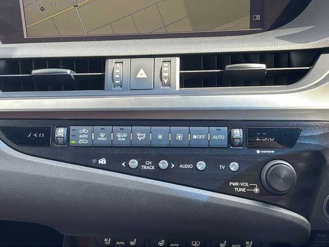 レクサス ＥＳ 300h Fスポーツ 福岡県 2020(令2)年 5.9万km ホワイトノーヴァガラスフレーク 純正メモリナビ/バックカメラ/Bluetooth/CD/DVD再生機能有/フルセグTV/サンルーフ/パワーバックドア/コーナーセンサー/純正アルミホイール/純正フロアマット/オートクルーズコントロール/ドラレコ