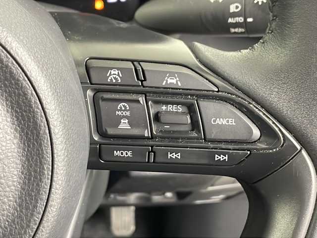 トヨタ ヤリスクロス ハイブリッド G 埼玉県 2024(令6)年 1.4万km ブラックマイカ 純正ディスプレイオーディオ/（ＢＴ/ＡＭ/ＦＭ/ｍｉｒａｃａｓｔ）/バックカメラ/ＢＳＭ/レーダークルーズコントロール/オートハイビーム/前後ドライブレコーダー/横滑り防止装置/取扱説明書/ビルトインＥＴＣ/スペア１本/オートハイビーム/純正フロアマット/純正アルミホイール