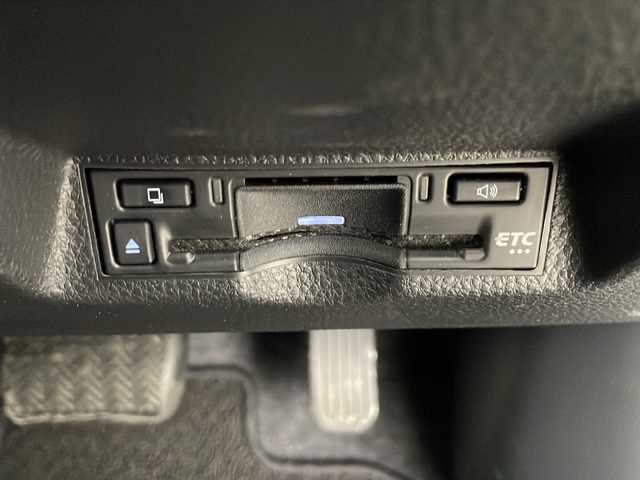 トヨタ ヤリスクロス ハイブリッド G 埼玉県 2024(令6)年 1.4万km ブラックマイカ 純正ディスプレイオーディオ/（ＢＴ/ＡＭ/ＦＭ/ｍｉｒａｃａｓｔ）/バックカメラ/ＢＳＭ/レーダークルーズコントロール/オートハイビーム/前後ドライブレコーダー/横滑り防止装置/取扱説明書/ビルトインＥＴＣ/スペア１本/オートハイビーム/純正フロアマット/純正アルミホイール