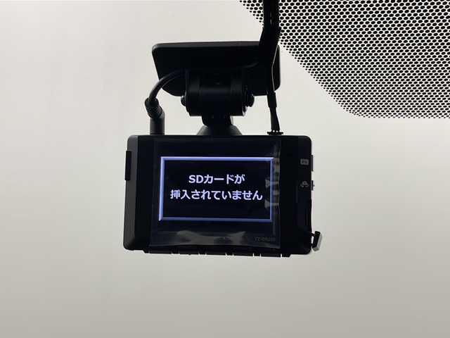 トヨタ ヤリスクロス ハイブリッド G 埼玉県 2024(令6)年 1.4万km ブラックマイカ 純正ディスプレイオーディオ/（ＢＴ/ＡＭ/ＦＭ/ｍｉｒａｃａｓｔ）/バックカメラ/ＢＳＭ/レーダークルーズコントロール/オートハイビーム/前後ドライブレコーダー/横滑り防止装置/取扱説明書/ビルトインＥＴＣ/スペア１本/オートハイビーム/純正フロアマット/純正アルミホイール