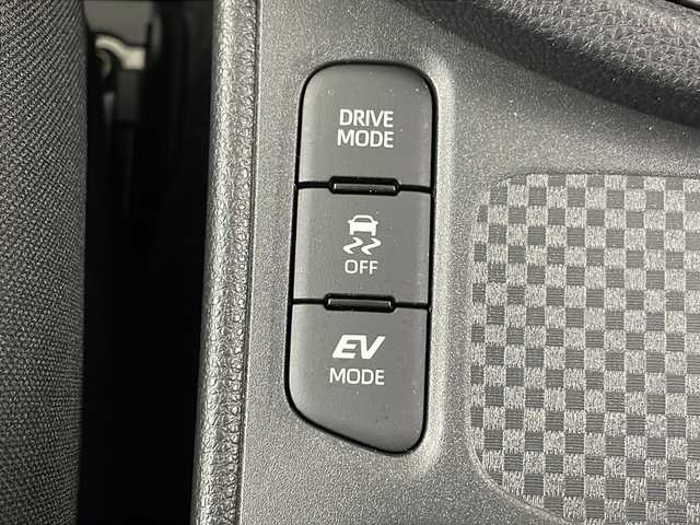 トヨタ ヤリスクロス ハイブリッド G 埼玉県 2024(令6)年 1.4万km ブラックマイカ 純正ディスプレイオーディオ/（ＢＴ/ＡＭ/ＦＭ/ｍｉｒａｃａｓｔ）/バックカメラ/ＢＳＭ/レーダークルーズコントロール/オートハイビーム/前後ドライブレコーダー/横滑り防止装置/取扱説明書/ビルトインＥＴＣ/スペア１本/オートハイビーム/純正フロアマット/純正アルミホイール