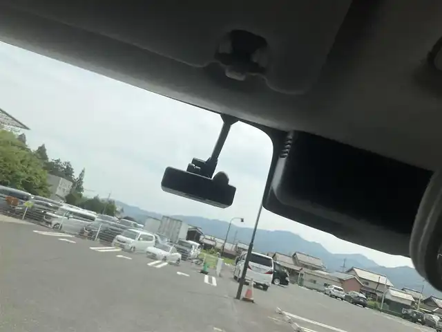 スズキ ソリオ バンディット HV MV 滋賀県 2021(令3)年 3.2万km ピュアホワイトP 車検8年4月まで/スズキセーフティサポート/純正9インチナビ/Bluetooth、DVD、CD、フルセグテレビ/全方位モニター、バックカメラ/ビルトインETC/前後ドライブレコーダー/前席シートヒーター/両側パワースライドドア/ヘッドアップディスプレイ/後部席パーソナルテーブル/純正LEDヘッドライト、LEDフォグランプ/純正15インチアルミホイール/取扱説明書/保証書