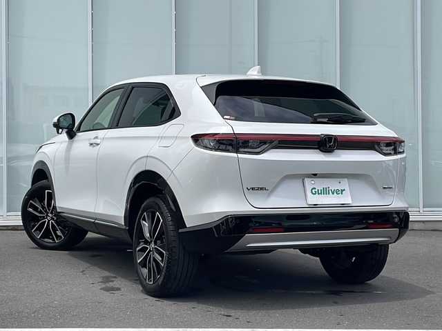 ホンダ ヴェゼル ハイブリッド e:HEV Z 神奈川県 2023(令5)年 3.6万km プラチナホワイトパール 純正メモリナビ　AppleCarPlay/フルセグTV/スペアキー/パドルシフト　/パーキングアシスト　　/レーダークルーズコントロール　/バックカメラ/電動リアゲート　/DN席シートヒーター/ダウンヒルアシストコントロール/ワイヤレス充電　/コーナーセンサー　/純正フロアマット/純正AW/ABS/レーンキープアシスト/横滑り防止装置/ETC2.0　/前後ドライブレコーダー　