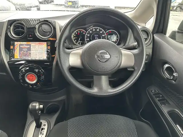 日産 ノート X DIG－S 愛知県 2013(平25)年 12.9万km ダークメタルグレー SDナビ/フルセグテレビ/バックカメラ/アイドリングストップ/ドアバイザー/プッシュスタート/ETC/AAC/アイドリングストップオフ切り替えスイッチ/ヘッドライトレベライザー/Bluetooth/純正フロアマット/スマートキー2本/保証書/取扱説明書