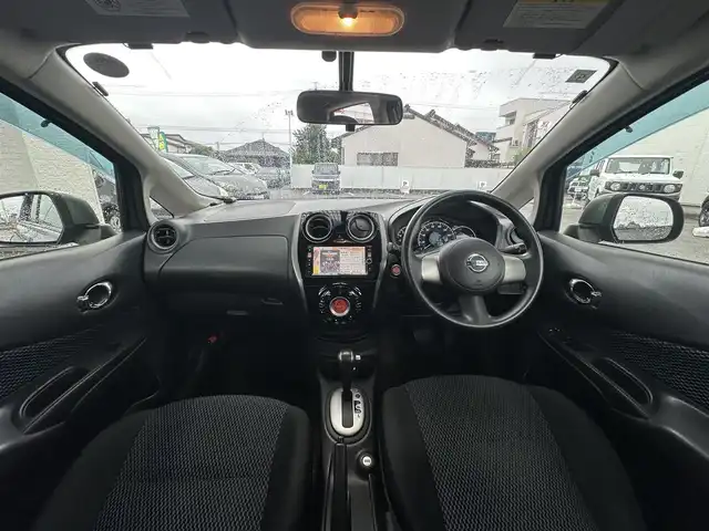 日産 ノート X DIG－S 愛知県 2013(平25)年 12.9万km ダークメタルグレー SDナビ/フルセグテレビ/バックカメラ/アイドリングストップ/ドアバイザー/プッシュスタート/ETC/AAC/アイドリングストップオフ切り替えスイッチ/ヘッドライトレベライザー/Bluetooth/純正フロアマット/スマートキー2本/保証書/取扱説明書
