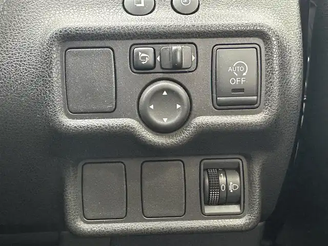 日産 ノート X DIG－S 愛知県 2013(平25)年 12.9万km ダークメタルグレー SDナビ/フルセグテレビ/バックカメラ/アイドリングストップ/ドアバイザー/プッシュスタート/ETC/AAC/アイドリングストップオフ切り替えスイッチ/ヘッドライトレベライザー/Bluetooth/純正フロアマット/スマートキー2本/保証書/取扱説明書