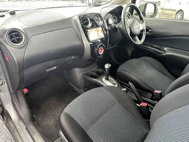 日産 ノート X DIG－S 愛知県 2013(平25)年 12.9万km ダークメタルグレー SDナビ/フルセグテレビ/バックカメラ/アイドリングストップ/ドアバイザー/プッシュスタート/ETC/AAC/アイドリングストップオフ切り替えスイッチ/ヘッドライトレベライザー/Bluetooth/純正フロアマット/スマートキー2本/保証書/取扱説明書