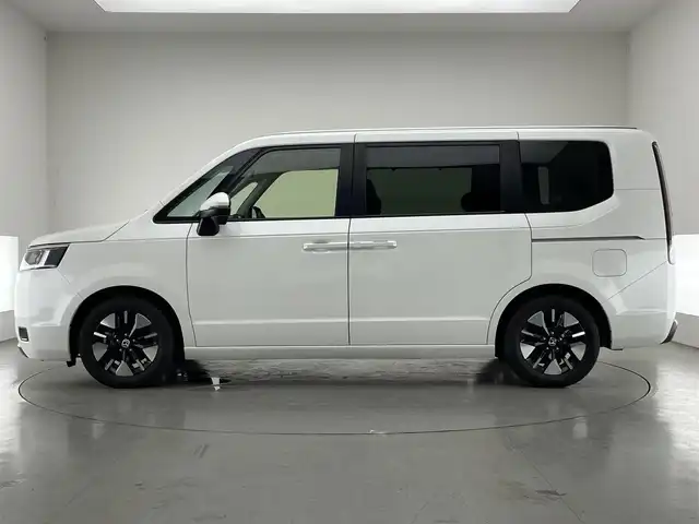 ホンダ ステップワゴン eHEV エアー 愛知県 2023(令5)年 0.9万km プラチナホワイトパール 純正８型ナビ　両側パワスラ　禁煙　ホンダセンシング　バックカメラ　フルセグ　ＤＶＤ　ドラレコ　ＥＴＣ　両側パワスラ　衝突軽減　レーンキープ　誤発進抑制　ＬＥＤオートライト　純正ＡＷ　プッシュスタート