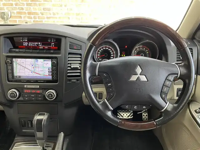 三菱 パジェロ ロング スーパーエクシード 岩手県 2013(平25)年 6.2万km プラチナベージュM/ディープシーグリーンM パートタイム４WD/マニュアルモード付５速AT/3.2リッターディーゼルターボ/本革シート/ロックフォードアコースティックデザインプレミアムサウンドシステム/クルーズコントロール/アクティブスタビリティ＆トラクションコントロール/レインセンサー付きワイパー/オートライト/AC100V100Wコンセント/パワーシート・シートヒーター(前席)/HIDヘッドライト/フロント・リヤフォグランプ/純正SDナビ/フルセグTV/Bluetoothオーディオ接続機能/ステアリングスイッチ/バックカメラ/ヘッドライトウォッシャ/純正18インチアルミホイール/純正フロアマット