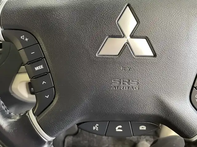 三菱 パジェロ ロング スーパーエクシード 岩手県 2013(平25)年 6.2万km プラチナベージュM/ディープシーグリーンM パートタイム４WD/マニュアルモード付５速AT/3.2リッターディーゼルターボ/本革シート/ロックフォードアコースティックデザインプレミアムサウンドシステム/クルーズコントロール/アクティブスタビリティ＆トラクションコントロール/レインセンサー付きワイパー/オートライト/AC100V100Wコンセント/パワーシート・シートヒーター(前席)/HIDヘッドライト/フロント・リヤフォグランプ/純正SDナビ/フルセグTV/Bluetoothオーディオ接続機能/ステアリングスイッチ/バックカメラ/ヘッドライトウォッシャ/純正18インチアルミホイール/純正フロアマット