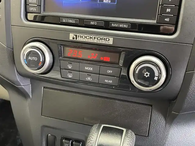 三菱 パジェロ ロング スーパーエクシード 岩手県 2013(平25)年 6.2万km プラチナベージュM/ディープシーグリーンM パートタイム４WD/マニュアルモード付５速AT/3.2リッターディーゼルターボ/本革シート/ロックフォードアコースティックデザインプレミアムサウンドシステム/クルーズコントロール/アクティブスタビリティ＆トラクションコントロール/レインセンサー付きワイパー/オートライト/AC100V100Wコンセント/パワーシート・シートヒーター(前席)/HIDヘッドライト/フロント・リヤフォグランプ/純正SDナビ/フルセグTV/Bluetoothオーディオ接続機能/ステアリングスイッチ/バックカメラ/ヘッドライトウォッシャ/純正18インチアルミホイール/純正フロアマット