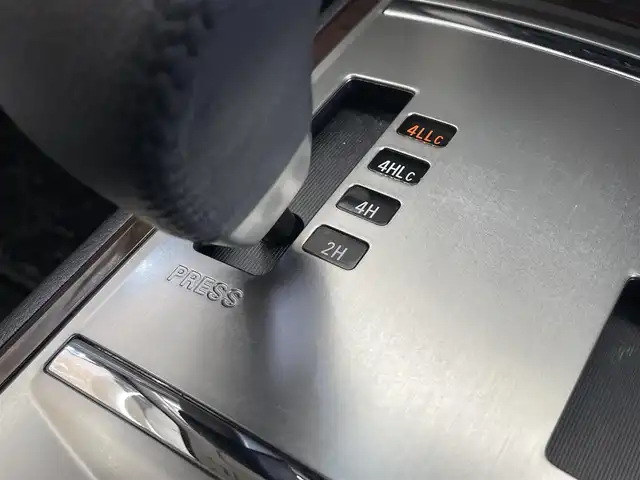 三菱 パジェロ ロング スーパーエクシード 岩手県 2013(平25)年 6.2万km プラチナベージュM/ディープシーグリーンM パートタイム４WD/マニュアルモード付５速AT/3.2リッターディーゼルターボ/本革シート/ロックフォードアコースティックデザインプレミアムサウンドシステム/クルーズコントロール/アクティブスタビリティ＆トラクションコントロール/レインセンサー付きワイパー/オートライト/AC100V100Wコンセント/パワーシート・シートヒーター(前席)/HIDヘッドライト/フロント・リヤフォグランプ/純正SDナビ/フルセグTV/Bluetoothオーディオ接続機能/ステアリングスイッチ/バックカメラ/ヘッドライトウォッシャ/純正18インチアルミホイール/純正フロアマット