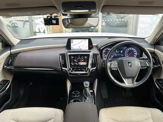 トヨタ クラウン ハイブリッド G Four 岩手県 2018(平30)年 4.6万km ホワイトパールクリスタルシャイン 純正ナビ /バックカメラ /フルセグTV /前席パワーシート /社外前後ドラレコ/レーダークルコン /衝突軽減装置/パドルシフト /オートライト　/オートハイビーム /ビルトインETC /トランクイージークローザー /ナビステアリングスイッチ/革巻きステアリング/HUD/スマートキー×2/215/55/R17夏タイヤのみ有/USB/12V/120Wソケット/ドアバイザー/フロアマット
