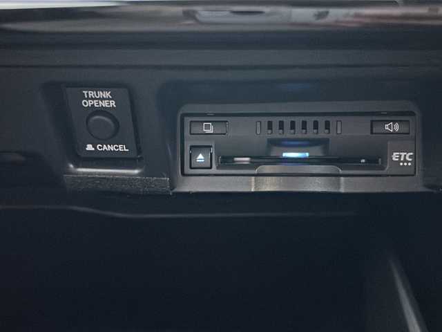 トヨタ クラウン ハイブリッド G Four 岩手県 2018(平30)年 4.6万km ホワイトパールクリスタルシャイン 純正ナビ /バックカメラ /フルセグTV /前席パワーシート /社外前後ドラレコ/レーダークルコン /衝突軽減装置/パドルシフト /オートライト　/オートハイビーム /ビルトインETC /トランクイージークローザー /ナビステアリングスイッチ/革巻きステアリング/HUD/スマートキー×2/215/55/R17夏タイヤのみ有/USB/12V/120Wソケット/ドアバイザー/フロアマット