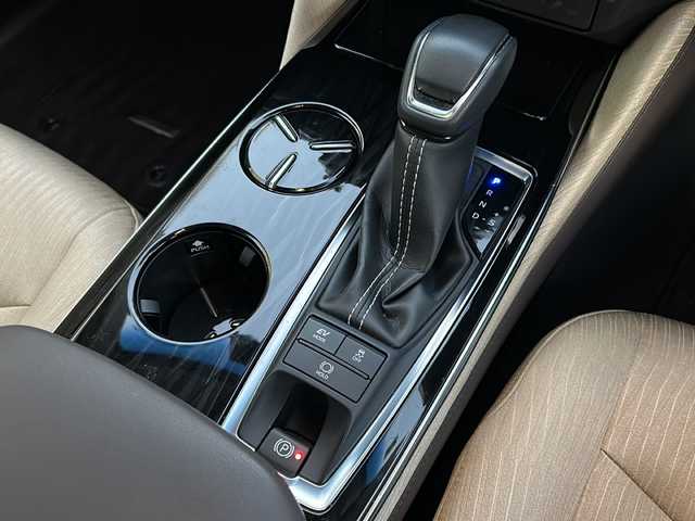 トヨタ クラウン ハイブリッド G Four 岩手県 2018(平30)年 4.6万km ホワイトパールクリスタルシャイン 純正ナビ /バックカメラ /フルセグTV /前席パワーシート /社外前後ドラレコ/レーダークルコン /衝突軽減装置/パドルシフト /オートライト　/オートハイビーム /ビルトインETC /トランクイージークローザー /ナビステアリングスイッチ/革巻きステアリング/HUD/スマートキー×2/215/55/R17夏タイヤのみ有/USB/12V/120Wソケット/ドアバイザー/フロアマット