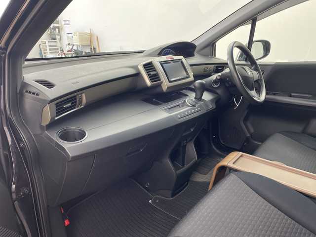 ホンダ フリード スパイク G エアロ 兵庫県 2011(平23)年 4.9万km プレミアムブラキッシュパール ・社外ナビ（AVIC-ZH07）/TV/CD/DVD/Bluetooth/SD/・バックカメラ/・助手席側パワースライドドア/・HIDヘッドライト/・オートライト/・純正15インチアルミホイール/・横滑り防止装置