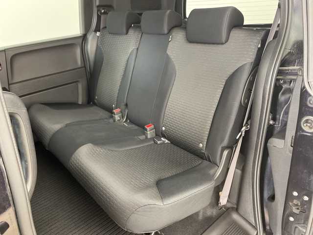 ホンダ フリード スパイク G エアロ 兵庫県 2011(平23)年 4.9万km プレミアムブラキッシュパール ・社外ナビ（AVIC-ZH07）/TV/CD/DVD/Bluetooth/SD/・バックカメラ/・助手席側パワースライドドア/・HIDヘッドライト/・オートライト/・純正15インチアルミホイール/・横滑り防止装置