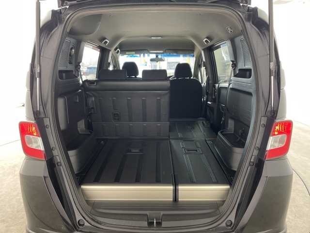 ホンダ フリード スパイク G エアロ 兵庫県 2011(平23)年 4.9万km プレミアムブラキッシュパール ・社外ナビ（AVIC-ZH07）/TV/CD/DVD/Bluetooth/SD/・バックカメラ/・助手席側パワースライドドア/・HIDヘッドライト/・オートライト/・純正15インチアルミホイール/・横滑り防止装置