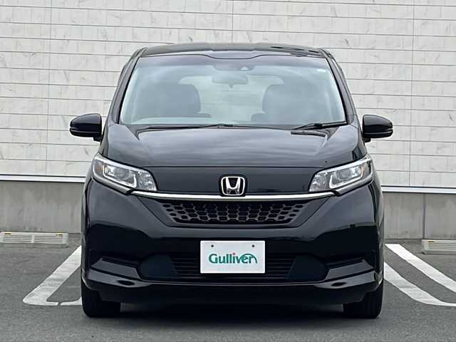 ホンダ フリード ハイブリット G ホンダセンシング 山形県 2021(令3)年 3.7万km クリスタルブラックパール 禁煙車/Honda SENSING/・衝突軽減ブレーキ（ＣＭＢＳ）/・路外逸脱抑制機能/・先行車発進お知らせ機能/・アダプティブクルーズコントロール（ＡＣＣ）/・車線維持支援システム（ＬＫＡＳ）/・標識認識機能/・誤発進抑制機能 /ハーフレザーシート/両側パワースライドドア/純正ナビ(CD.DVD.SD.BT.USB)/バックカメラ/フルセグ/ビルトインETC/LEDヘッドライト/ワイパーデアイサー/ロールアップサンシェード/プッシュスタート/スマートキー
