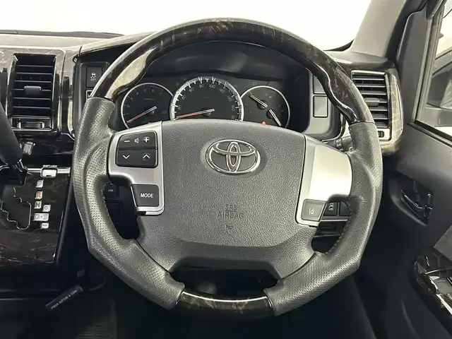 トヨタ ハイエース GL 道央・札幌 2019(令1)年 5.3万km ブラックマイカ ・ワンオーナー/・４WD/・寒冷地仕様/・FLEX仕様/・ALPINE11インチフローディングナビ/　CD/DVD/SD/BT/フルセグ/・ALPINEフリップダウンモニター/・バックカメラ/・ビルトインETC/・衝突軽減ブレーキ/・レーンアシスト/・オートハイビーム/・BARBERO17インチAW/・415コブラ製ステアリング/・415コブラ製内装パネル/・415コブラ製LEDテールレンズ/・Valenti製ハイマウント/・ナスカホワイトレタータイヤ/・FLEX製シートカバー、フロアマット/・FLEX製ベッドキット、テーブルフロア加工/・リアヒーター＆クーラー/・プッシュスタート/・スマートキー/・新車時保証書/・取扱説明書