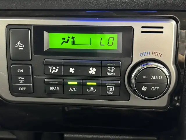 トヨタ ハイエース GL 道央・札幌 2019(令1)年 5.3万km ブラックマイカ ・ワンオーナー/・４WD/・寒冷地仕様/・FLEX仕様/・ALPINE11インチフローディングナビ/　CD/DVD/SD/BT/フルセグ/・ALPINEフリップダウンモニター/・バックカメラ/・ビルトインETC/・衝突軽減ブレーキ/・レーンアシスト/・オートハイビーム/・BARBERO17インチAW/・415コブラ製ステアリング/・415コブラ製内装パネル/・415コブラ製LEDテールレンズ/・Valenti製ハイマウント/・ナスカホワイトレタータイヤ/・FLEX製シートカバー、フロアマット/・FLEX製ベッドキット、テーブルフロア加工/・リアヒーター＆クーラー/・プッシュスタート/・スマートキー/・新車時保証書/・取扱説明書
