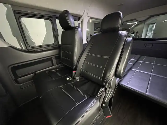 トヨタ ハイエース GL 道央・札幌 2019(令1)年 5.3万km ブラックマイカ ・ワンオーナー/・４WD/・寒冷地仕様/・FLEX仕様/・ALPINE11インチフローディングナビ/　CD/DVD/SD/BT/フルセグ/・ALPINEフリップダウンモニター/・バックカメラ/・ビルトインETC/・衝突軽減ブレーキ/・レーンアシスト/・オートハイビーム/・BARBERO17インチAW/・415コブラ製ステアリング/・415コブラ製内装パネル/・415コブラ製LEDテールレンズ/・Valenti製ハイマウント/・ナスカホワイトレタータイヤ/・FLEX製シートカバー、フロアマット/・FLEX製ベッドキット、テーブルフロア加工/・リアヒーター＆クーラー/・プッシュスタート/・スマートキー/・新車時保証書/・取扱説明書