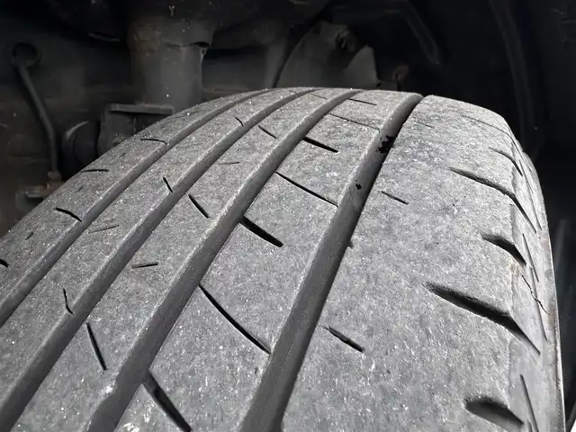 トヨタ エスクァイア ハイブリッド Gi 宮城県 2017(平29)年 10.5万km ホワイトパールクリスタルシャイン Toyota Safety Sense/純正10型ナビ/【CD・DVD・SD・BT・フルセグTV】/バックカメラ/両側パワースライドドア/純正フリップダウンモニター/ブラック合皮シート/シートヒーター/シートリフター/クルーズコントロール/リアサンシェード/プリクラッシュセーフティ/レーンディパーチャートアラート/先行発進告知/オートハイビーム/オートライト/LEDヘッドライト/フォグライト/ウッドコンビステアリング/リアサンシェード/スマートキー/ETC