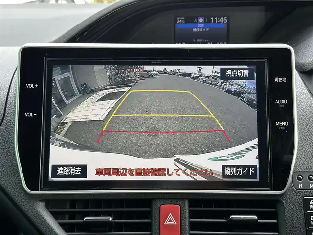 トヨタ エスクァイア ハイブリッド Gi 宮城県 2017(平29)年 10.5万km ホワイトパールクリスタルシャイン Toyota Safety Sense/純正10型ナビ/【CD・DVD・SD・BT・フルセグTV】/バックカメラ/両側パワースライドドア/純正フリップダウンモニター/ブラック合皮シート/シートヒーター/シートリフター/クルーズコントロール/リアサンシェード/プリクラッシュセーフティ/レーンディパーチャートアラート/先行発進告知/オートハイビーム/オートライト/LEDヘッドライト/フォグライト/ウッドコンビステアリング/リアサンシェード/スマートキー/ETC