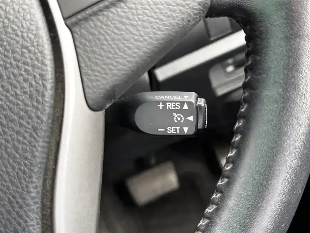 トヨタ エスクァイア ハイブリッド Gi 宮城県 2017(平29)年 10.5万km ホワイトパールクリスタルシャイン Toyota Safety Sense/純正10型ナビ/【CD・DVD・SD・BT・フルセグTV】/バックカメラ/両側パワースライドドア/純正フリップダウンモニター/ブラック合皮シート/シートヒーター/シートリフター/クルーズコントロール/リアサンシェード/プリクラッシュセーフティ/レーンディパーチャートアラート/先行発進告知/オートハイビーム/オートライト/LEDヘッドライト/フォグライト/ウッドコンビステアリング/リアサンシェード/スマートキー/ETC