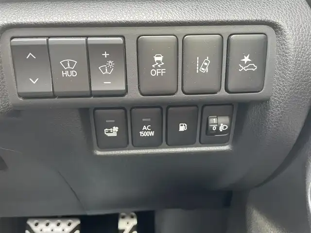 三菱 エクリプス クロス ＰＨＥＶ P 東京都 2021(令3)年 4.4万km パール ワンオーナー/e-アシスト（衝突回避パッケージ）/純正SDナビ フルセグTV/全周囲カメラ　バックカメラ/サンルーフ/ブラックハーフレザーシート/シートヒーター（前席）/パワーシート（D席）/ステアリングヒーター/ヘッドアップディスプレイ/レーダークルーズコントロール/車線逸脱警報システム/誤発進抑制機能/後側方車両検知システム/後退時車両検知システム/パドルシフト/AC1500Wコンセント/スペアキー/保証書＆取扱説明書
